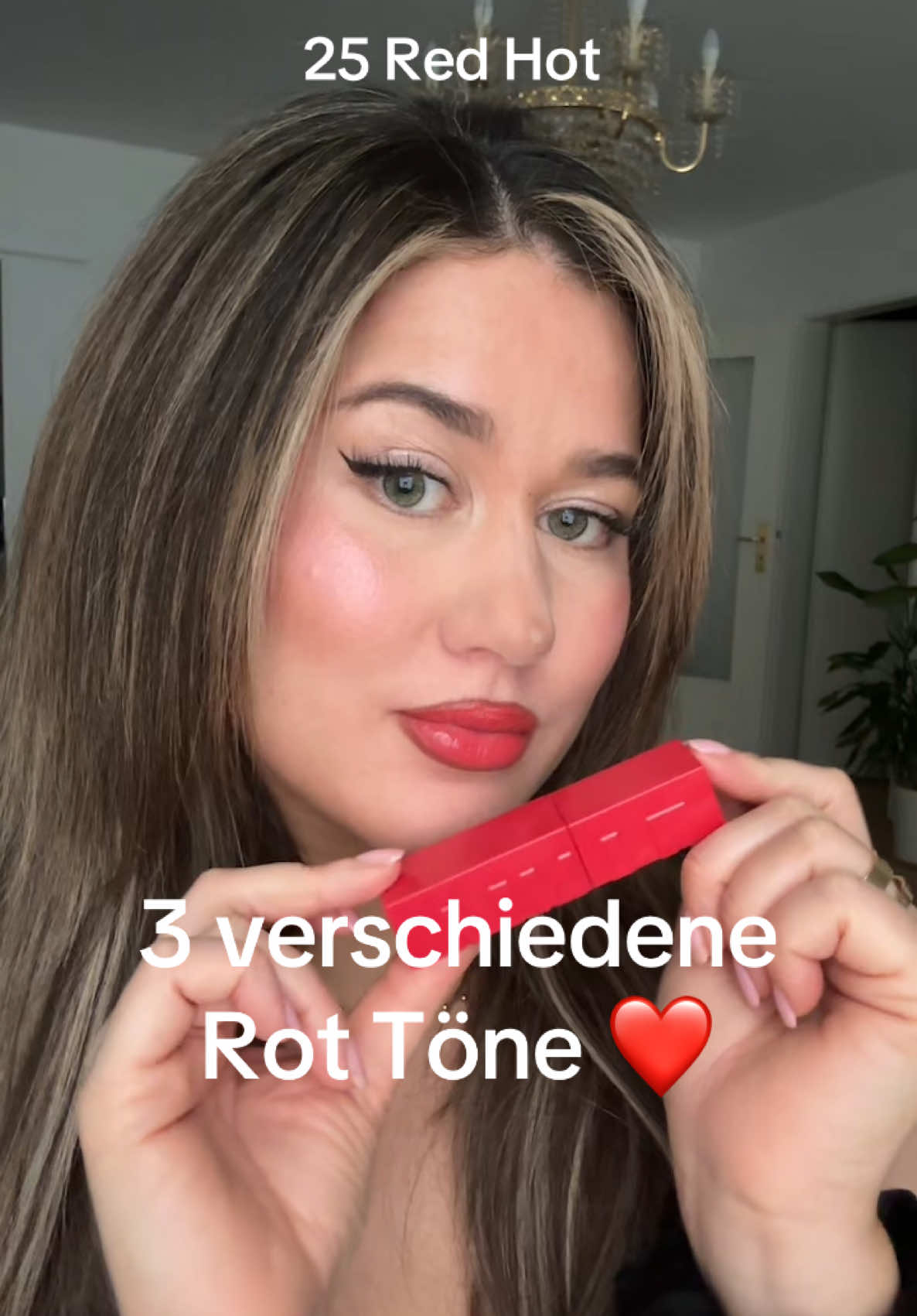 #creatorsearchinsights RED LIPSTICK FOR CHRISTMAS ❤️🤌🏽🤌🏽✨✨✨ #beautyaufklärung #zusammenfertigmachen #maybellinewicked #maybellineroyal #liquidlipstick #rotelippen #roterlippenstift 