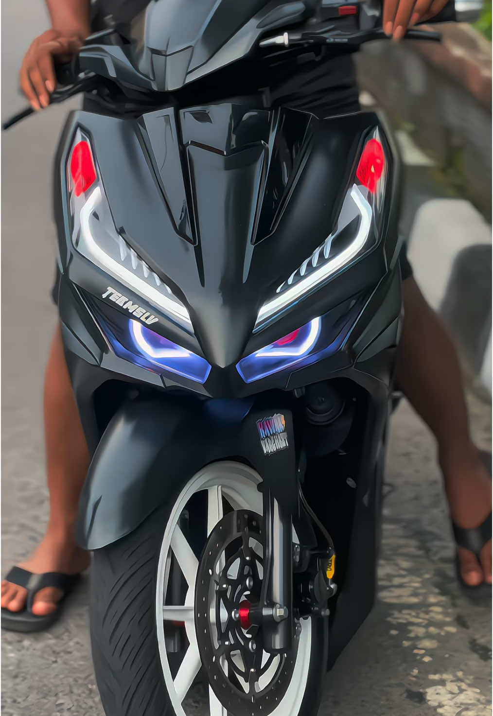 Gantengnya💋🥶💦 . . . #fyp #varghost⚡ #vario #vario125 #variogen2 #irenggank🚀 #ogahjinjit #vavarioan #variomodifikasi 