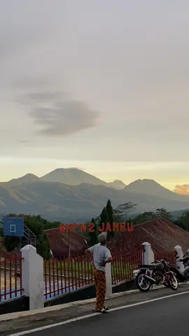 baguss bangettt yaallah🥹 @SMP Negeri 2 Jambu #sunset #semarangstory #fyp #gunung 