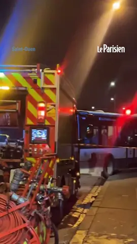 La façade du Bouillon du Coq, restaurant du chef étoilé Thierry Marx à Saint-Ouen (Seine-Saint-Denis) a été percutée par un bus ce mardi en fin de journée. Deux blessés légers sont à déplorer.