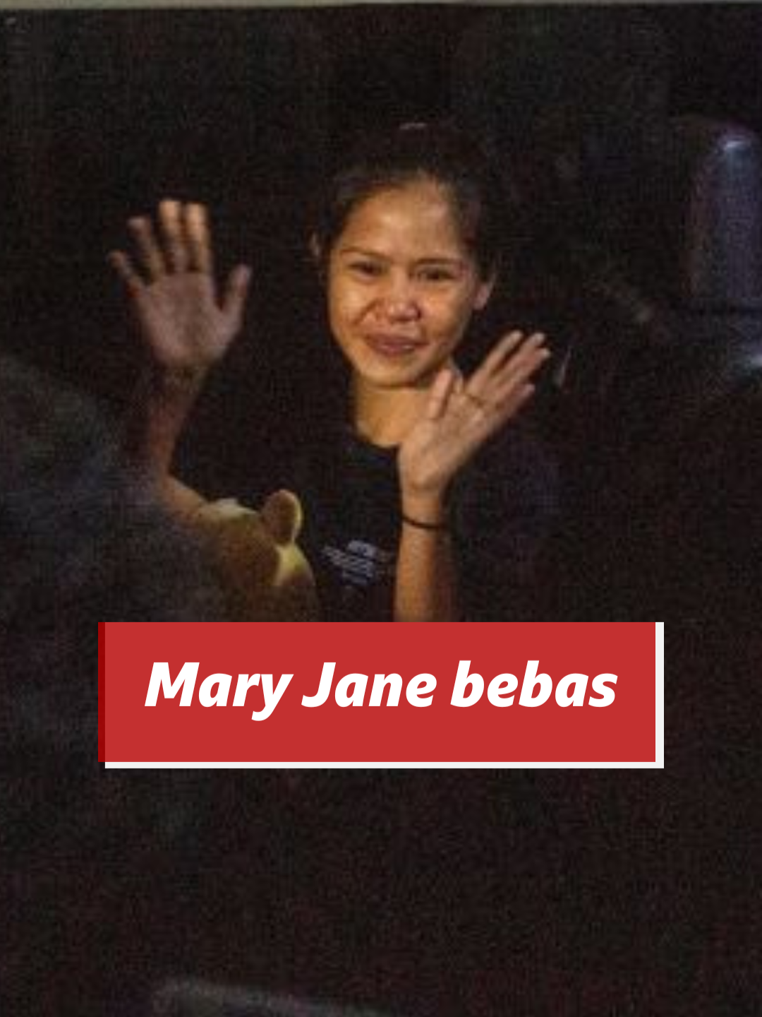 Terpidana mati kasus penyelundupan narkoba, Mary Jane Veloso, resmi dipulangkan ke Filipina pada Selasa (17/12). Sebelum bertolak dari Indonesia, Mary Jane mengucapkan terima kasih kepada pemerintah Indonesia karena telah menyetujui pemulangan dirinya. Mary Jane menjalani pemindahan ke negara asalnya di Filipina atas dasar kebijakan diskresi Presiden Prabowo Subianto. #indonesia #filipina #hukum