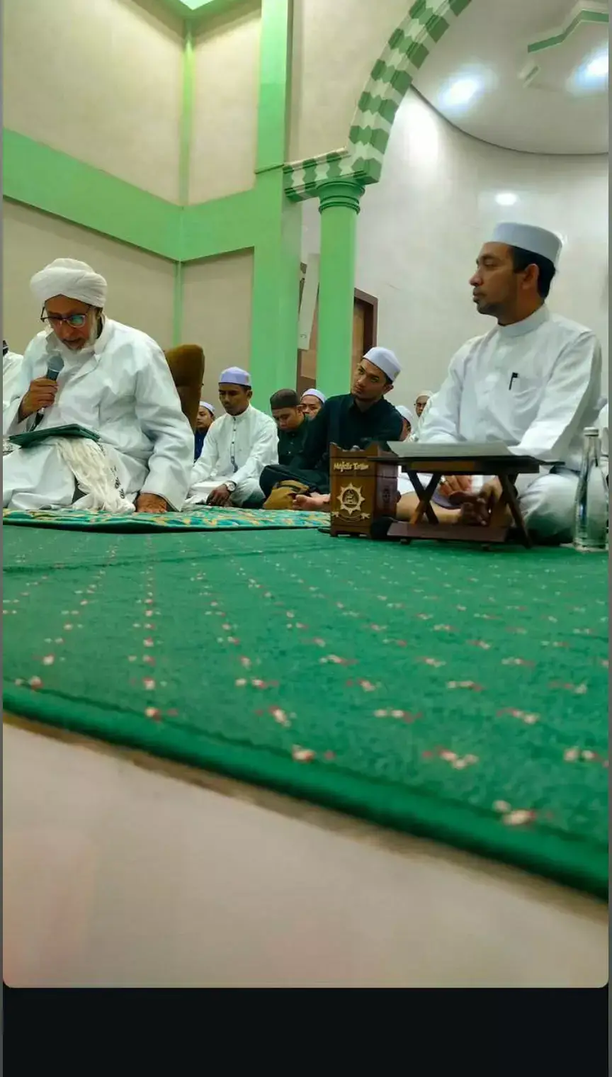 pandanglah wajah gurumu sebagaimana gurumu pernah memandang gurunya & gurunya pernah memandang gurunya terus sampai gurunya pernah memandang sayyiduna muhammad ﷺ❤ -Al Ustadz Al Habib Muhammad bin Idrus Al Haddad - Malang (salah satu murid abuya Assayyid Muhammad bin Alawy Almaliki MEKKAH) #fyp #fypシ゚viral #pecintasholawat #habibmuhammadalaydrus #nurunnubuwwah_kalua #pecintahabaibulama #kalsel #berkah 