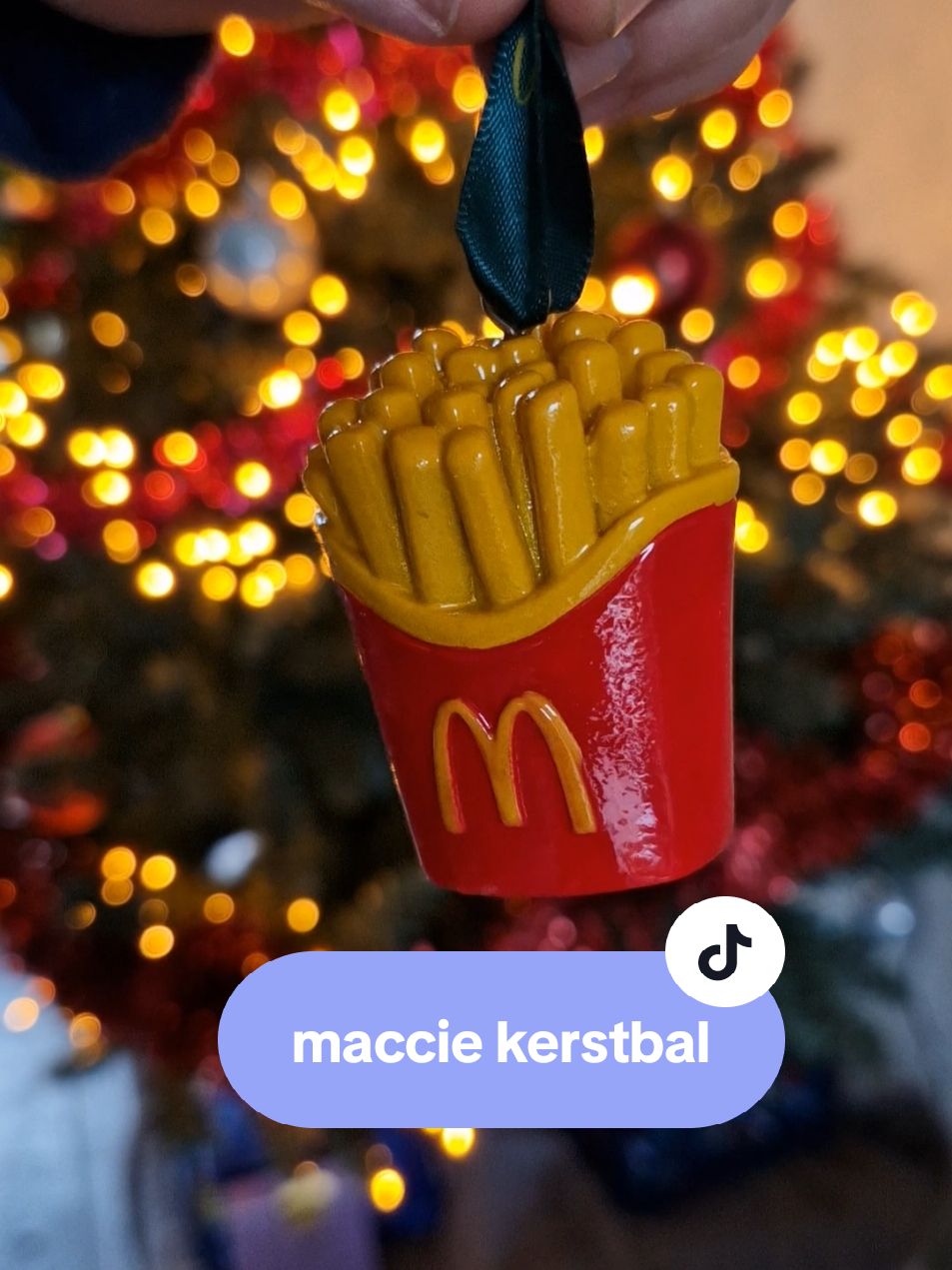 rennen naar de mac voor de 2e gratis kerstbal 🥰🎄🎁 #gratis #kerstbal #frietjes #bigmac #mcdonalds #gratiskerstbal #patatjes #mc #rood #free #kerst #mama #papa #gezinvan4 #moedersvantiktok #voorjou #fy #voorjoupagina #vjp #vj #foryou #foryoupage #moeders #viral