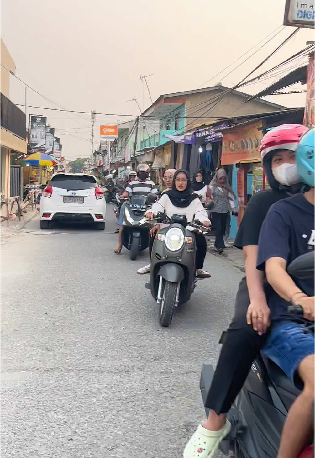 Gomah jajan nangkring bae d motor kaga betah ongkoh pen jajan ge kaga gablek duit 🤣 #cikarang #cikarangpeople #cikaranghits #fyp #fypシ゚viral #fypage #bekasi #bekasihits #racikfirdauz #firdauzracik #betawi #betawipunyegaye 