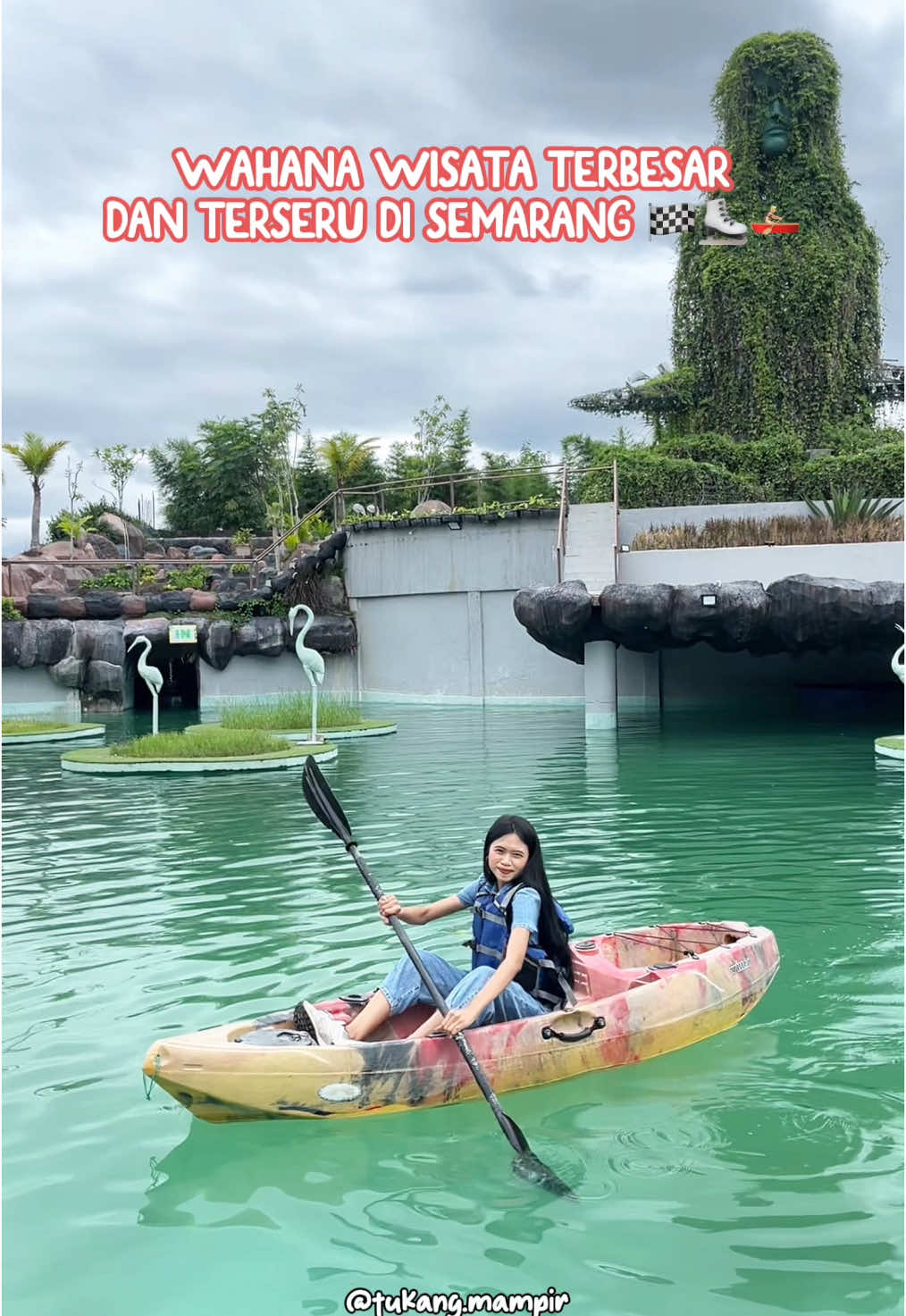 Wahana wisata terbesar dan terseru di Semarang 😍 Di sini wajib cobain main perosotan , main salju di dusun salju dan gokart bareng bestie asli seseru itu si ✨👯‍♀️ Kalau laper mampir ke gunungan resto menunya enak enak 🤤 Cuz ajakin bestie dan keluargamu kesini 😘 📍dusun semilir Jl. Soekarno - Hatta No.49, Ngemple, Bawen, Ngemplak, Kabupaten Semarang, Jawa Tengah 50661 #wisatasemarang #exploresemarang #semarangwisata #dusunsemilir 