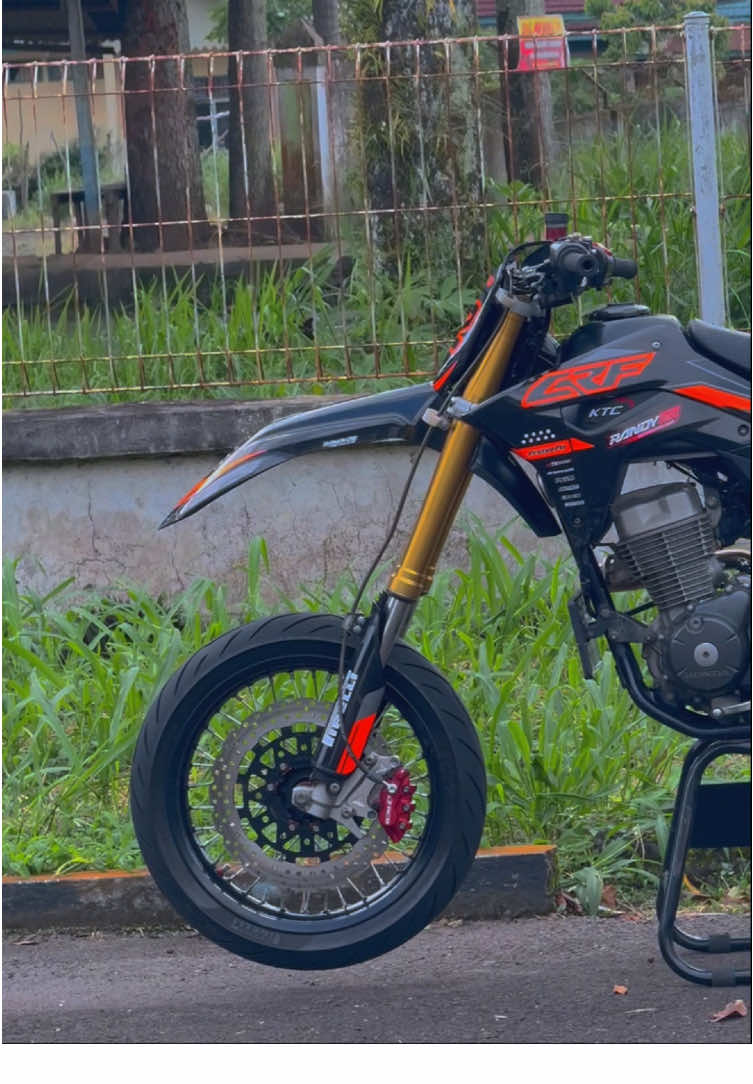 #CapCut #crf150supermoto #supermoto #supermotoindonesia #crf #supermototiktok #supermotoherex #cinematic #bengkulu #