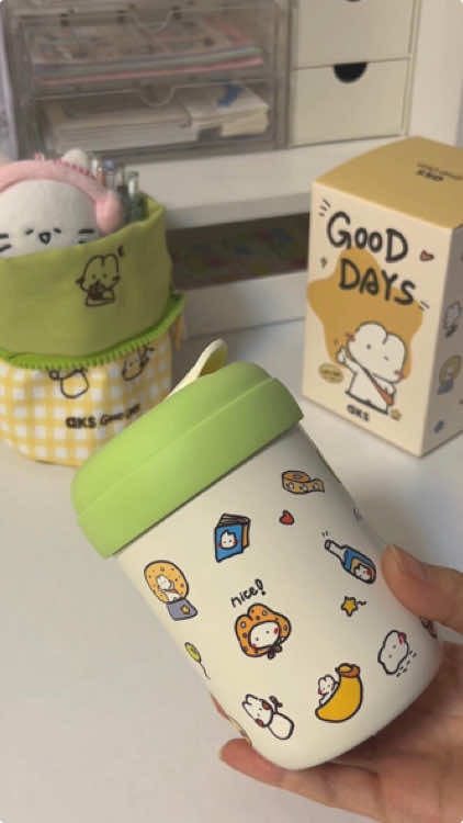 ขวดนำ้พกพาไซส์ปุกปิก แบรนด์ ask x GooD Days มาพร้อมกระเป๋า diy เปนใส่เครื่องเขียนได้ ใส่ของจุกจิก ใส่ขวดพกไปทำงาน เรียน น่ารักมากก  #ขวดน้ําสวยๆ #ขวดน้ํา #แก้วเก็บความเย็น #เทรนด์วันนี้ #ป้ายยาtiktok #ไอเทมเด็ด #fyp 