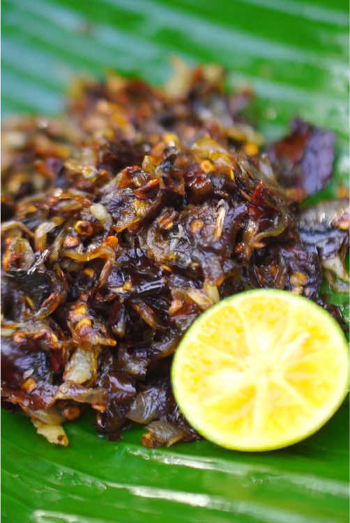 මම කාපු රසම ලුණු මිරිස 🤤👌| Sri lanka lunumiris  #slnaturalkitchen #cooking #Recipe #whattocook #howtocook #Foodie #lunumiris #spicy #traditional #outdoor #srilanka #food 