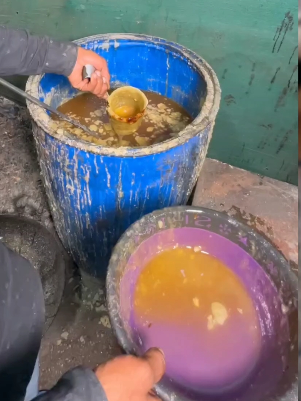 Fabrication de Jaggery Til Chikki en direct à Surat #FoodLover #chair #chairchallenge  #morocco #FoodTok #foodlover #cuisinemarocaine #france #france🇫🇷 #valencia #españa #españa🇪🇸 #فالينسيا #اكلات_سريعة #الهند #india #hindi #hindisong #foodlover  #فرنسا🇨🇵_بلجيكا🇧🇪_المانيا🇩🇪_اسبانيا🇪🇸 #اسبانيا🇪🇸_ايطاليا🇮🇹_البرتغال🇵🇹 #اسبانيا🇪🇸 #مغربية🇲🇦 #المانيا🇩🇪 #بلجيكا🇧🇪_بروكسيل_المانيا_فرنسا_هولندا #شهيوات_رمضانية_مغربية #قصص_بالداريجة #شهيوات_مغربية_سهلة_التحضير #طاجين_مغربي #التاويل_المغربي #التاويل #الحداكة_المغربية #الحداكة_والتاويل_المغربية🇲🇦💪 #عراضة_مغربية #هماوية #مغربيات_اجمل_نساء_الكون  #craft #تريسيان #معلومات #الكهرباء #treciento #electrician #electricien #morocco #marocaine🇲🇦 #moroccotiktok #rabat #fes #tanger #nador #riffchallenge #rif #oujda #oujda_48_city #oujda48 #midar #agadir #agadirتيك_توك #aknoul #taza #marrakech #marrakech🇲🇦morocco #marocco🇲🇦 #مغربي #الصنعة_المغربية #مغاربة_العالم #مغاربة_بلجيكا🇲🇦🇧🇪هولندا🇳🇱 #مغربية #مغربيةوافتخر #مغربيات #مغربية🇲🇦 #مغاربة🇲🇦العالم🗺️ونفتخر👆 #شمالية #كازاوي #رجاوي #ودادي #الوداد #الرجاء_البيضاوي #الرجال  #france #fyp #viral #paris #france #foryou #pourtoi #foryoupage #germany #maroc #islam #fyp #muslim #allah #muslimtiktok #viral #islamic #foryou #quran #foryoupage❤️❤️ #pourtoii #pourtoi 