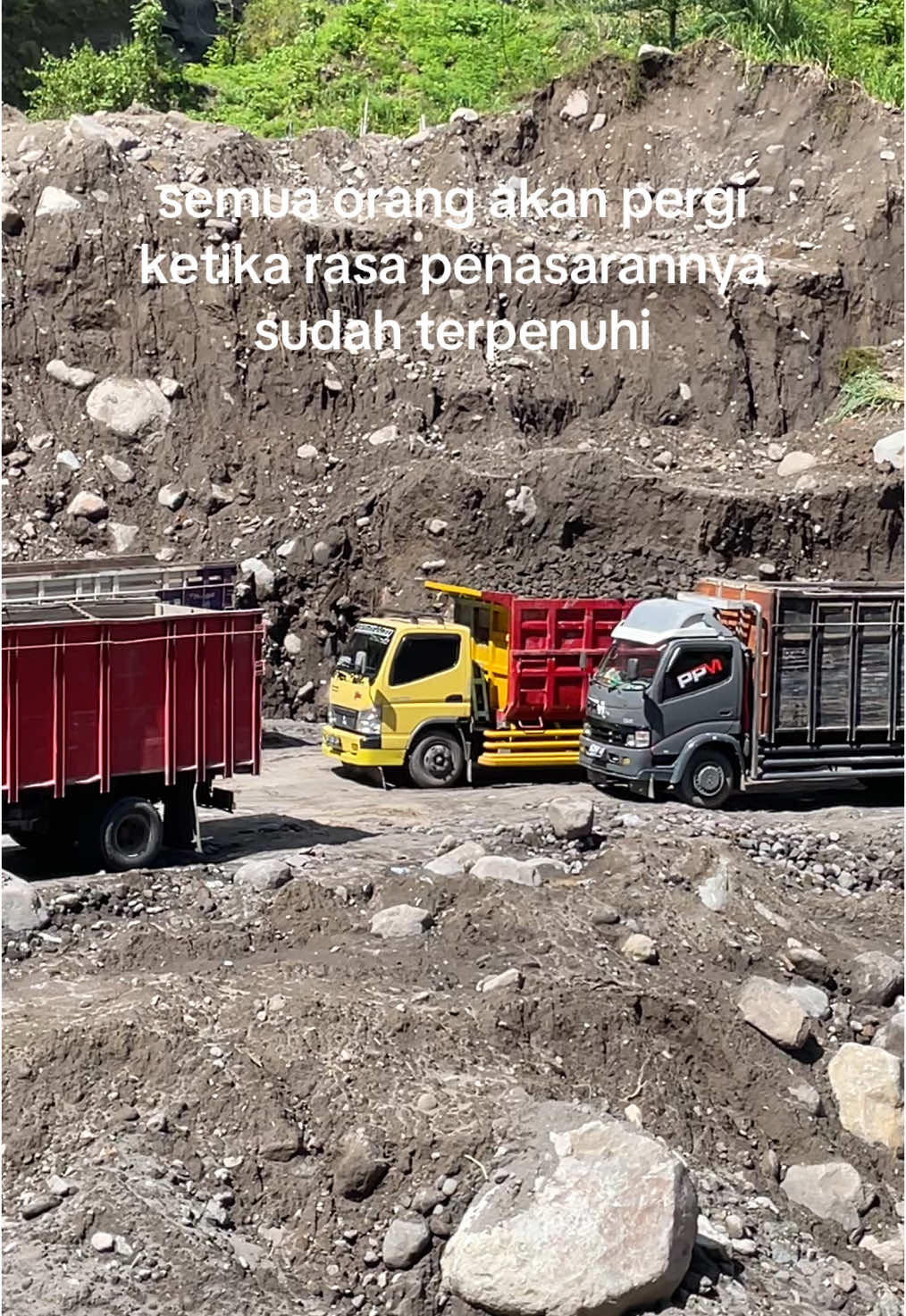 hehehe #fyp #masukberanda #soundviral #storytruck #storyjowo #klaten24jam #tambangpasirmerapi #seleraberat #drivermuda #romansasopirtruck #materialhits #dumptruck #tambangklaten #storytambang #hdx66 #cantermaniaindonesia #canter 