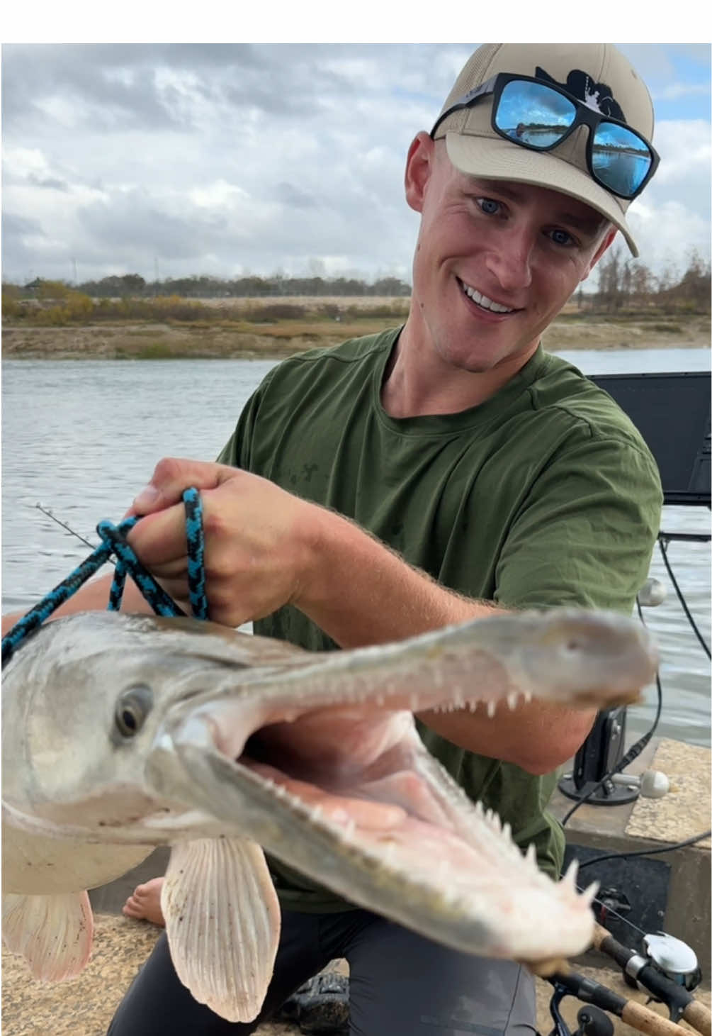 This was the smallest fish of the day! Wait until you see the big one 😳 #alligatorgar #gar #fishing 