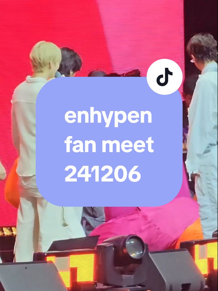 my heeseung is sooo gwapo 😘😘😘 #DES7INED_ENHYPEN_with_DUNKIN #fanmeet #engene  #dunkindonut #enhypen @enhypen  #theempowereddivaz #btsqueenpretty_vio #pretty_vio #bts_queen #fashionistaqueen #armymom6662 