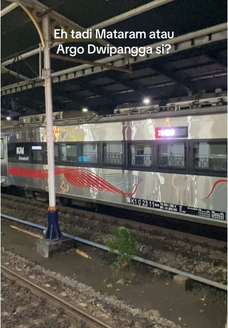 Argo Mataram😂 #keretaapi #kai121 #pelitfyp #kai #keretaapiindonesia #keretapikita #argo #dwipangga #mataram #foryou #fyppppppppppppppppppppppp 