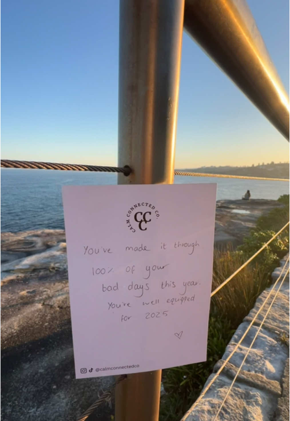 It’s 7pm on a friday. Where else would you rather be? #bondibeach #sydneycoastalwalk #easternsuburbs #bonditobronte #exercise #thingstodoinsydney #coast 