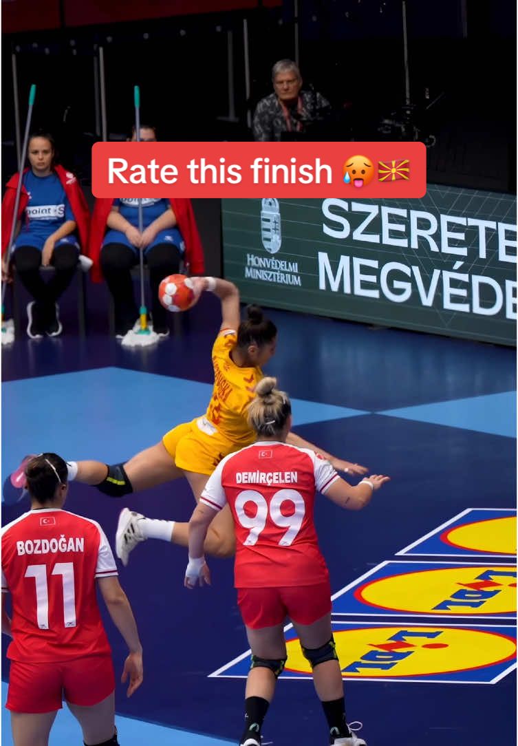 Can you finish like this? 🥵🇲🇰 #handball #håndbold #ehfeuro2024 #ehf 