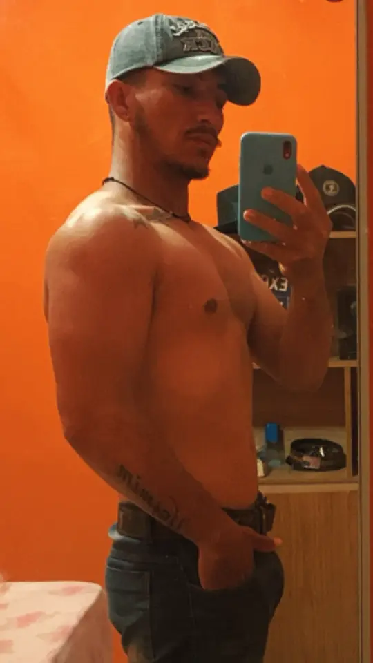 Uma foto pela manh,depois de ter pago 30 flexões. e 30 abdominais.  logo depois fui trabalhar no cabo da picareta 