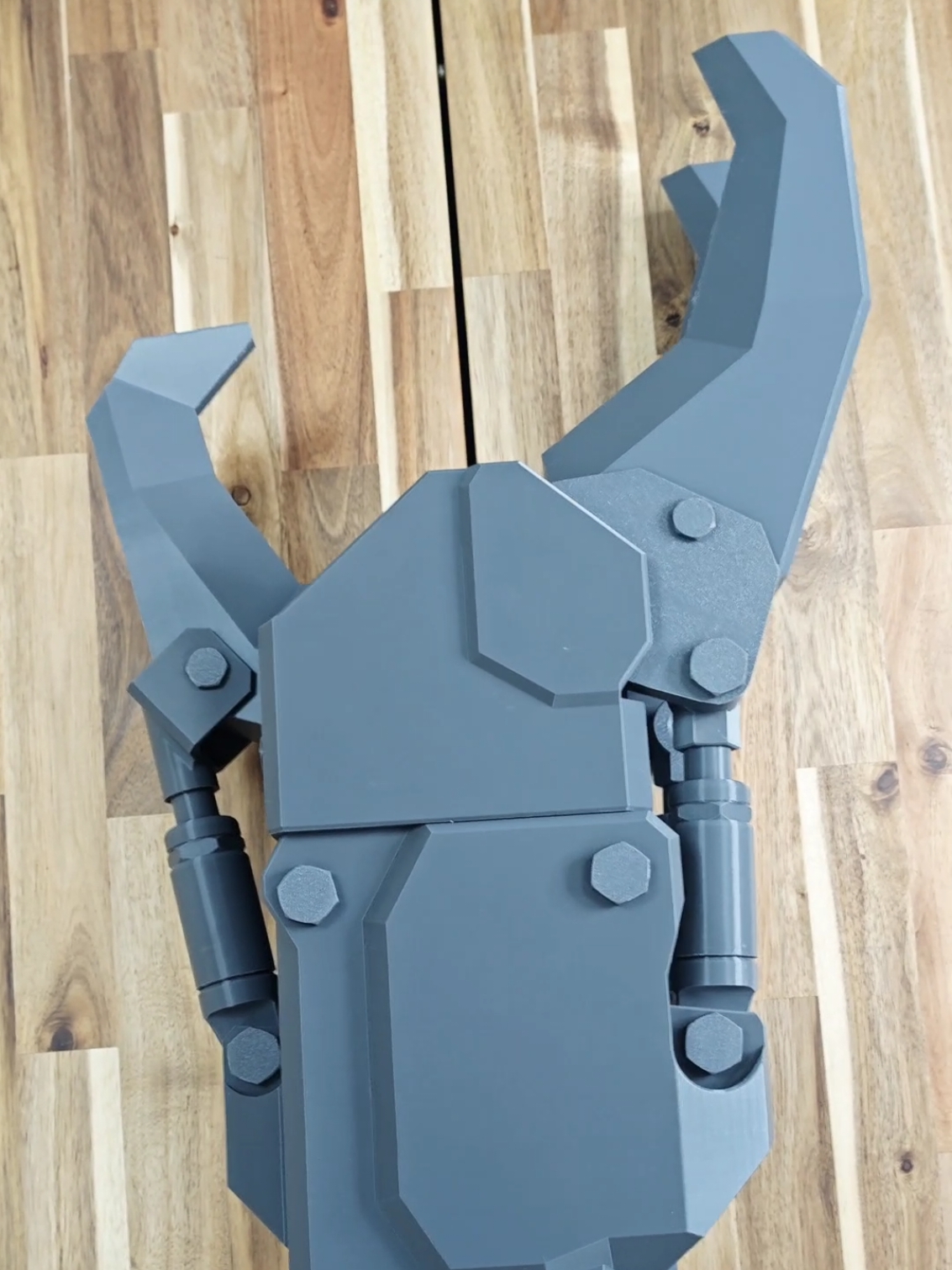 The second prototype is ready! Assembled without glue and only from 3D printed parts (except for the office rubber band that can be bought at any stationery store).#cosplay #DIY #warhammer #stl #wh40000 #3dprinting #wh40k 