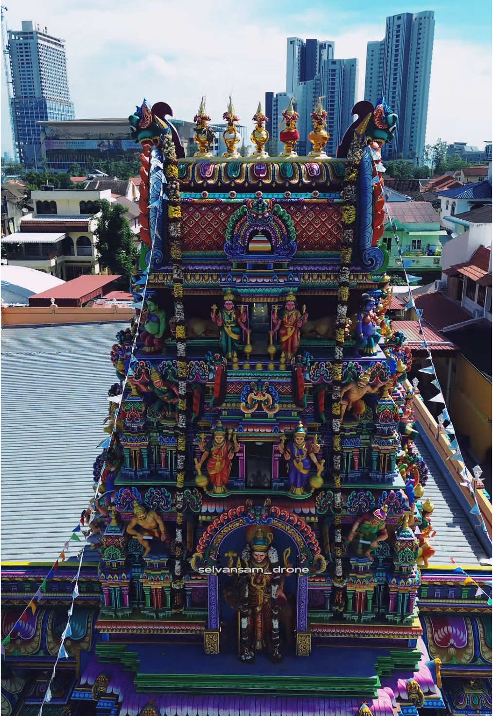 Sri Veeramma Kaliamman Devastanam, Gelugor, Penang🙏🏻😇 #veerammakaliamman #veerakaliammantemple #kaliammantunai #kaliammantemple #penangtemple #hindutemple #djivideography #djimalaysia #templedrone #selvansamdrone #fyp #viralvideos @Joefly360° @🐰 🐯𝒫𝒶𝒾𝓎𝒶𝒶𝒽𝟩 🐰🐯 @thinagaran833 @Santoshsanjay @யோகநாதன் @Penang Tamizhan Official 