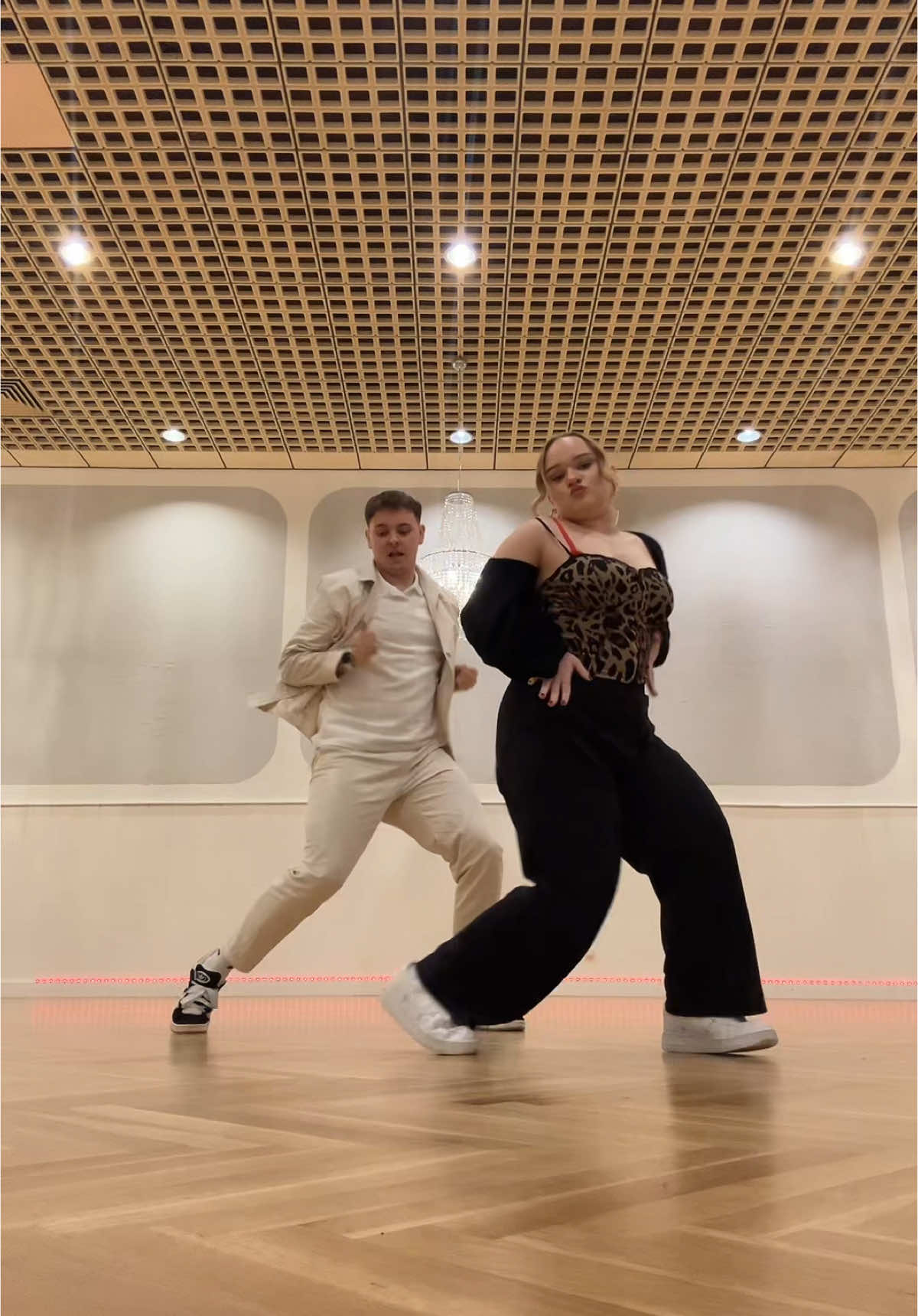 back with my dance buddy @leon.sillett 🥳🫶🏻 (dc:?) #fy #fyp #foryou #foryoupage #fürdich #bielefeld #dance #dancers #dancer #dc #dancechallenge #trend #brunomars #brazimbruno #viral #goviral #makemeviral 