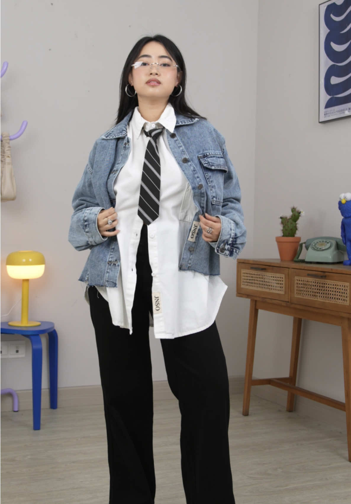 Style ke kantor auto stylish kalau pakai GET LOW 502 + Jaket oversize‼️ Dijamin, bos ngeliat aja ikut salut! 😍🔥   #JINISO #jinisoemangkeren #autokeren #highwaistloose #loosejeans #jeanshw #dance #STYLE #OUTFIT