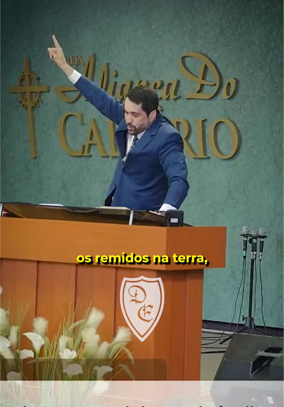 “para que ao nome de Jesus se dobre todo joelho, nos céus, na terra e debaixo da terra, e toda língua confesse que Jesus Cristo é Senhor, para glória de Deus Pai.” Filipenses 2:10-11 Trecho retirado da mensagem: https://www.youtube.com/live/8XOB9oiE1qM?si=p175hoNOu4DfY2Pt Siga: @pr.paulojunioroficial . . . . . . . . #devocionaldiario #justiça #teologia #teologiareformada #Deus #Jesus #igreja #aliancadocalvario #paulojunior #defesadoevangelho #gospel #biblia #espiritosanto #evangelico #evangelístico #puritanos #missoes #cristo #jesuscristo #pregação #reforma #reformaprotestante #reformado #calvinista #presbiteriana #assembleiadedeus #martinholutero #santidade #biblico #justificacao 