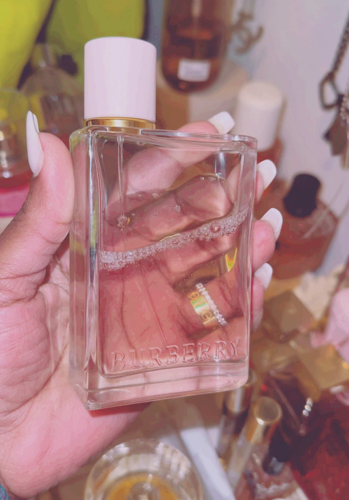 What’s your scent of the day? 🫶🏾🎀 #fyp #viral #foryoupage #fypppppppppppppppppppppp #perfumetiktok #perfumetok #fragranceoftheday #scentoftheday #phlur #bathandbodyworks #burberryher #phlurstrawberryletter 