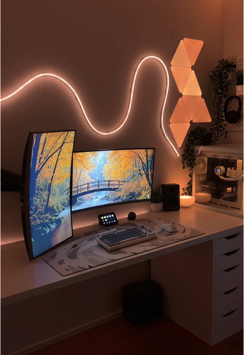 Cozy gaming setup transition #setup #TechTok #GamingSetup #clean #cozy 