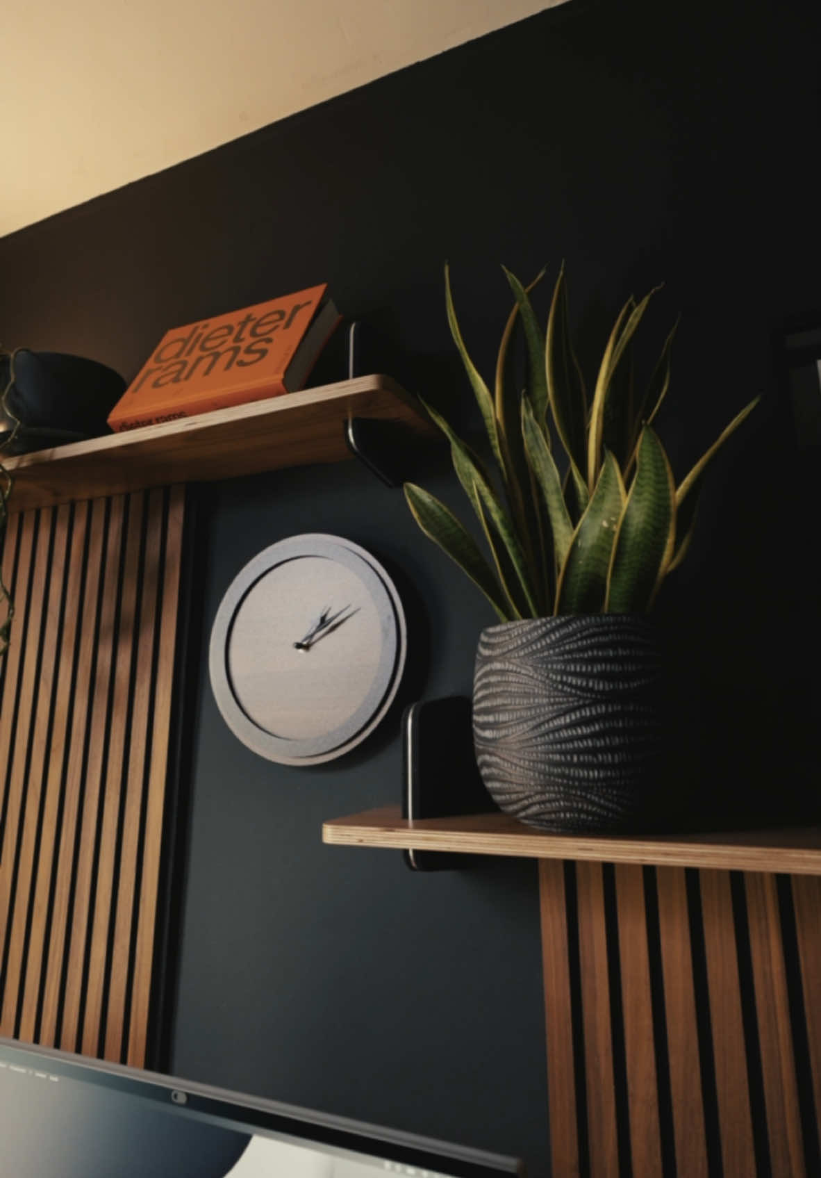 obsessed with the @Grovemade wall shelves 😩 #deskaccessories #deskshelf #desksetuptour #interiordesign #homedesign #office #workfromhome #homeoffice #setup #homestudio #workspace #officedesign #officedecor #officespace #desksetup #workstation #interiordesignideas