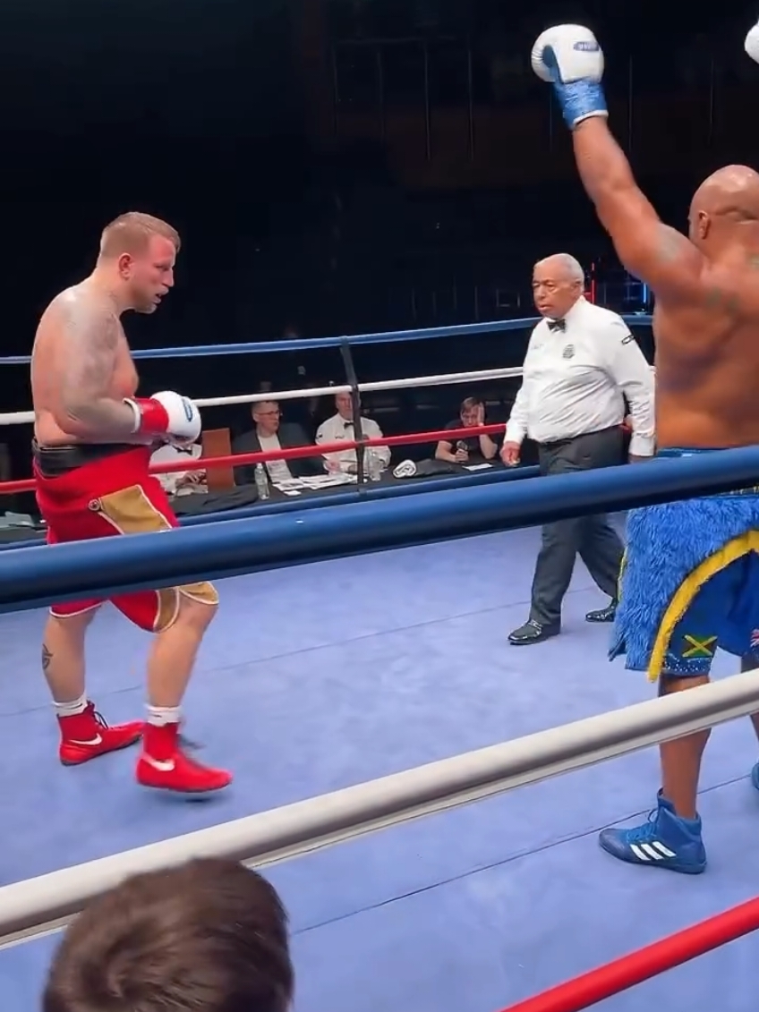 the ending is funny #tommyhench #knivesdownglovesup #champion #influencer #influencerboxer 