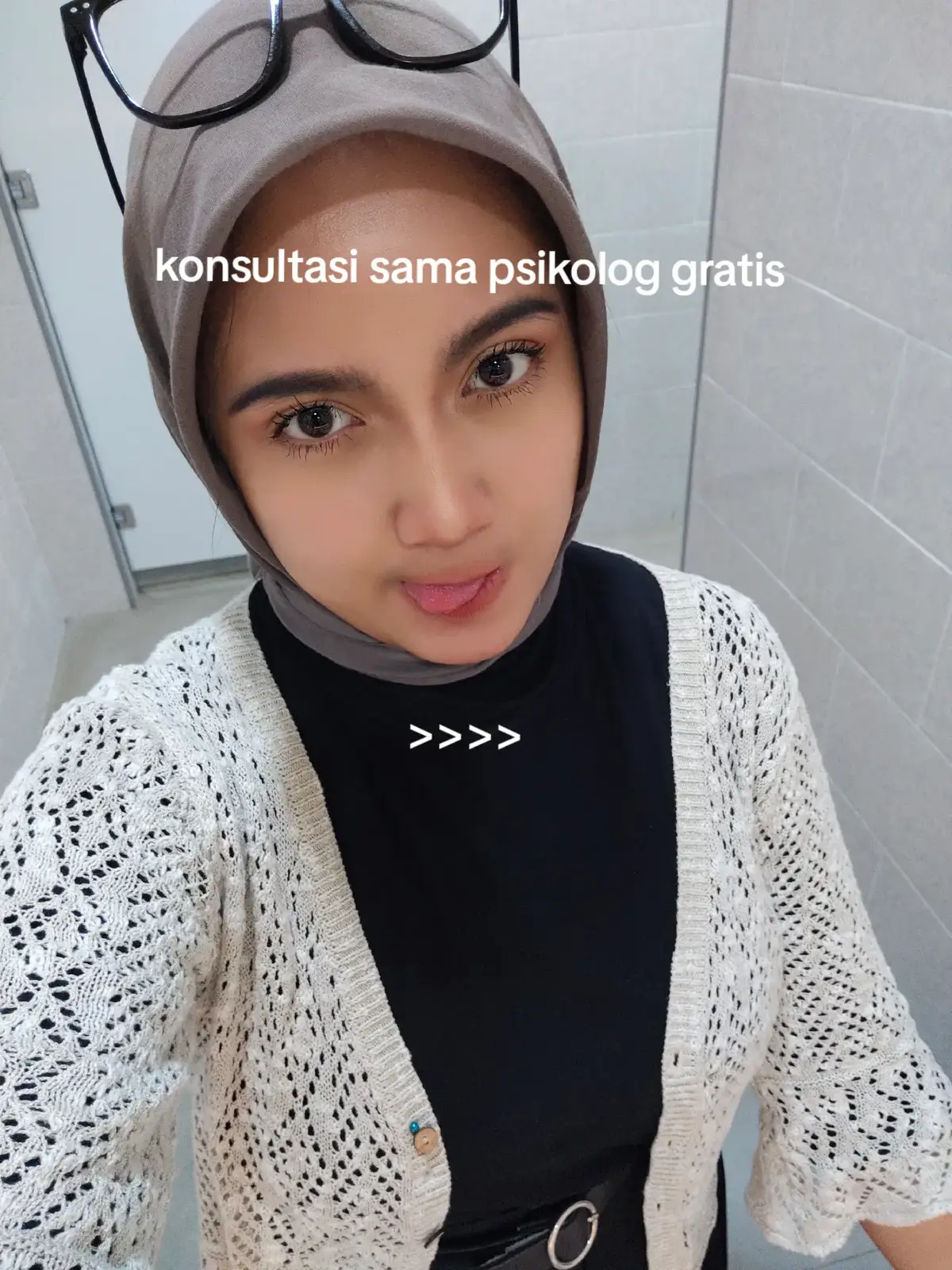 trnyata kita cuma 2 anak kecil yg sama2 lagi nyoba jalanin kisah kasih, walopun gaberhasil tp gpp bnyk pelajaran yang bisa diambil biar to be better, up ini karna suka aja sama kata2 tmn gua, sediikit alay si,  cuma pgn mengabadikan kegagalan gua dlm memahami seseorang yg lagi berjuang buat masa depannya. #ldrstory 