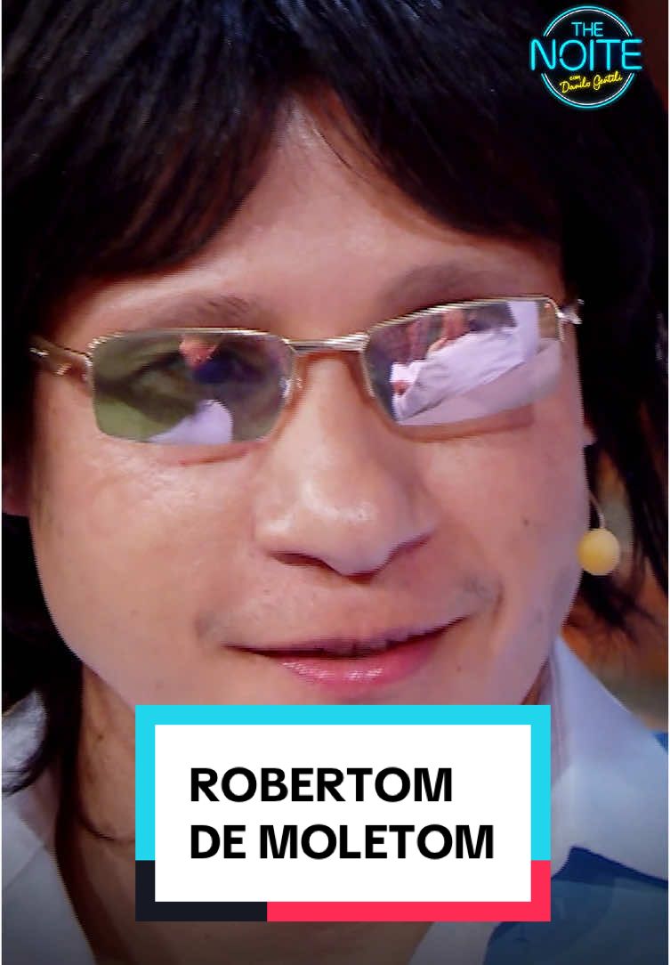 Robertom de Moletom Carlos  #thenoite #danilogentili #robertocarlos #tomdemoletom #humor 