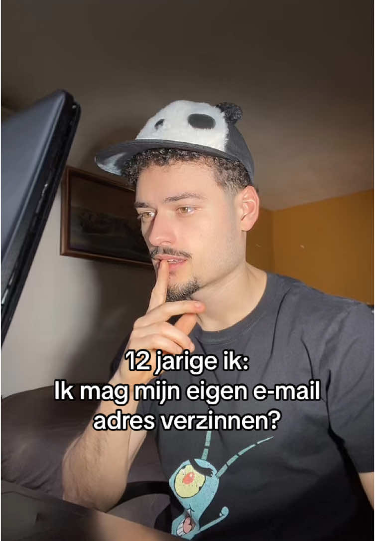 Wat was jouw oude emailadres? 😆💻 Insta: @insanian_ 🤪✨ #pov #foryou #fyp #dutch #comedy #viral #insanian #email #relatable 