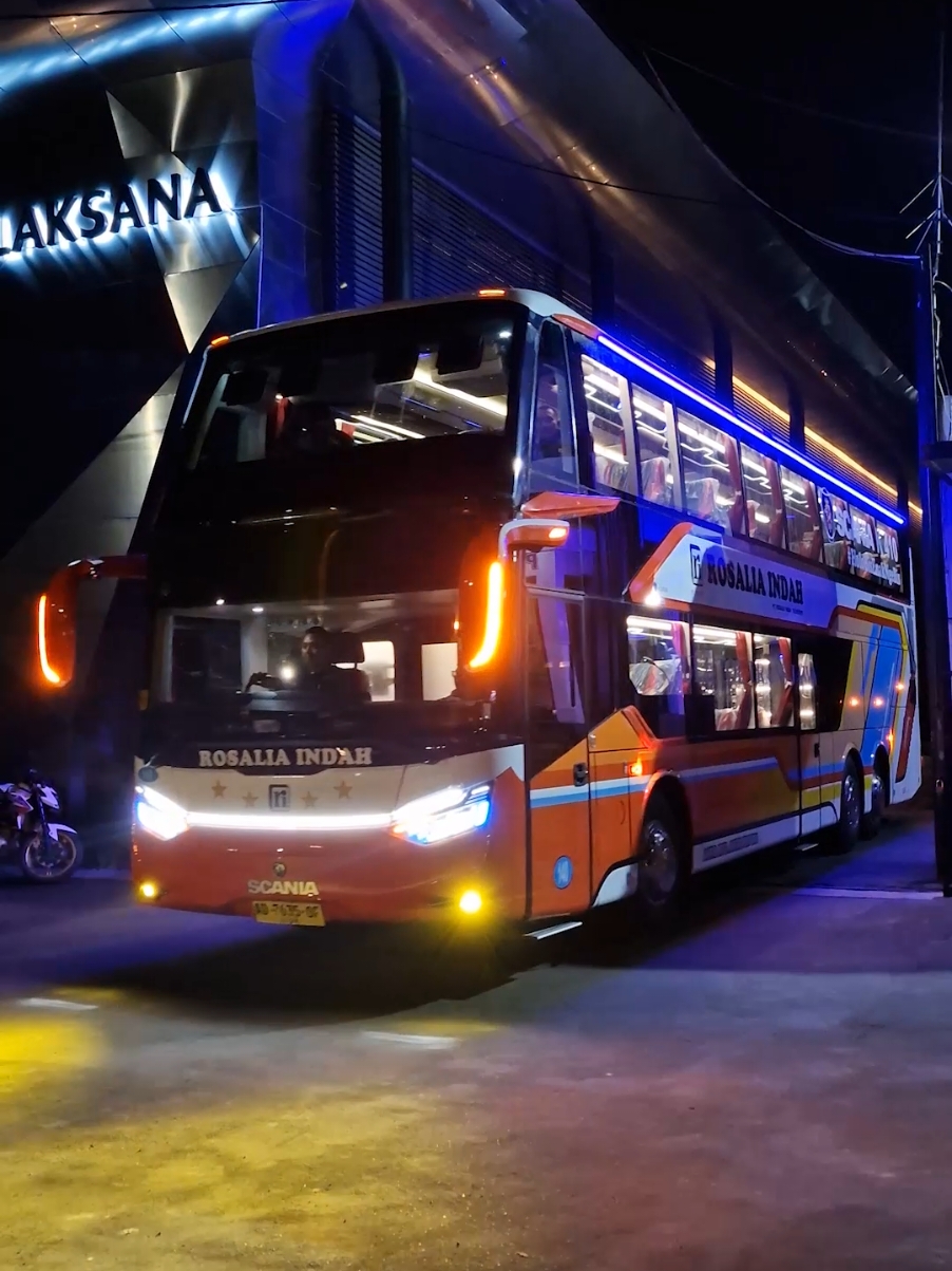 ROSALIA INDAH JEMPUT 1 UNIT DOUBLE DECKER MALAM INI‼️ • Legacy SR3 Neo Double Decker Ultimate Edition • Scania K410CB Euro 5 #rosaliaindah #rosaliaindahtransport #rosaliaindahofficial #rosaliaindahmania #scania #scaniabus #busmania #busmaniaindonesia #busmaniacommunity #busmaniacomunity #bismania #bismaniaindonesia #bismaniacommunity #bismaniacomunity #legacysr3 #laksanabus 