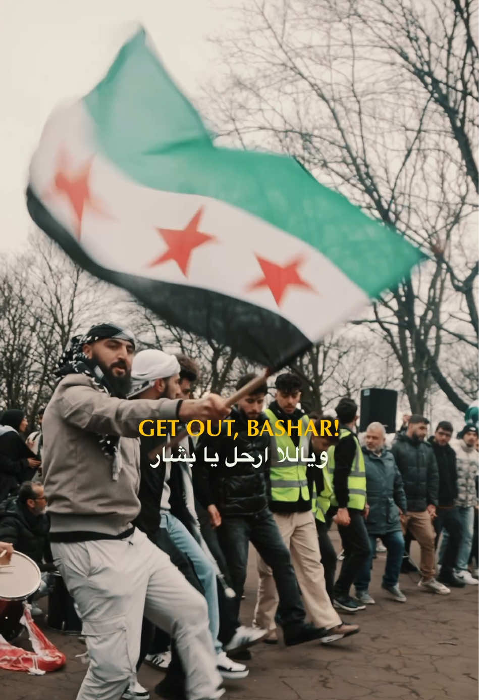 Hyde Park, Leeds 📍🇬🇧 The community of Leeds celebrates the fall of Assad - 16/12/24 The song being sung in the video was the anthem to the Syrian revolution - Yalla Erhal Ya Bashar (Get out, Bashar)  #syria #syrian #assad #freesyria 