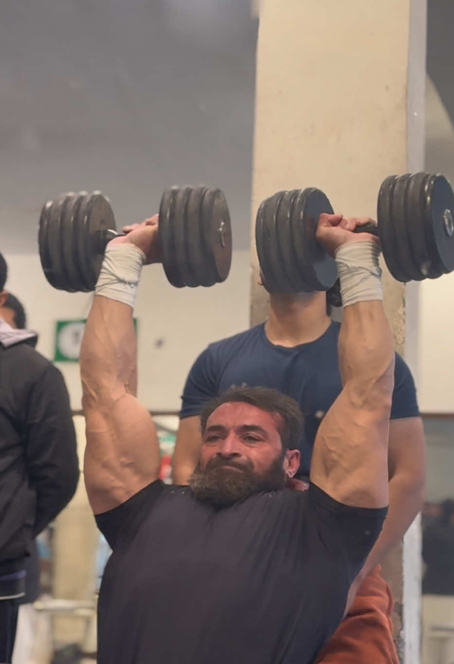 HEAVY SHOULDERPRESS🔥 #shahidkhanfitnes💪💪💪💪💪💪💪💪💪 