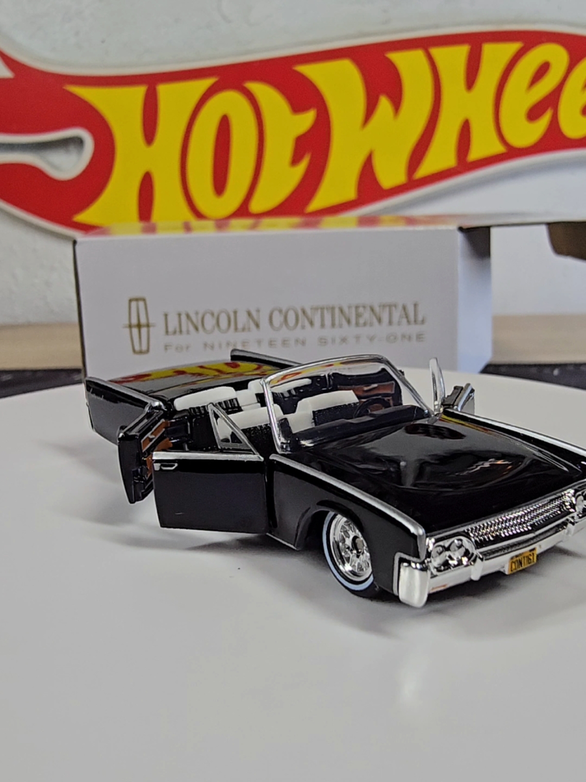 Hot Wheels RLC Exclusive '61 Lincoln Continental  #hotwheels #hotwheelsredlineclub #hotwheelsrlc #hotwheelsrlcexclusive #hotwheelsredlines #164scale #rlc #hotwheelsmexico #collection #hotwheelscollectors #mattel #hotwheelslincolncontinental #lincoln #hotwheelscollection #mattelcreations @mattel @mattelcreations