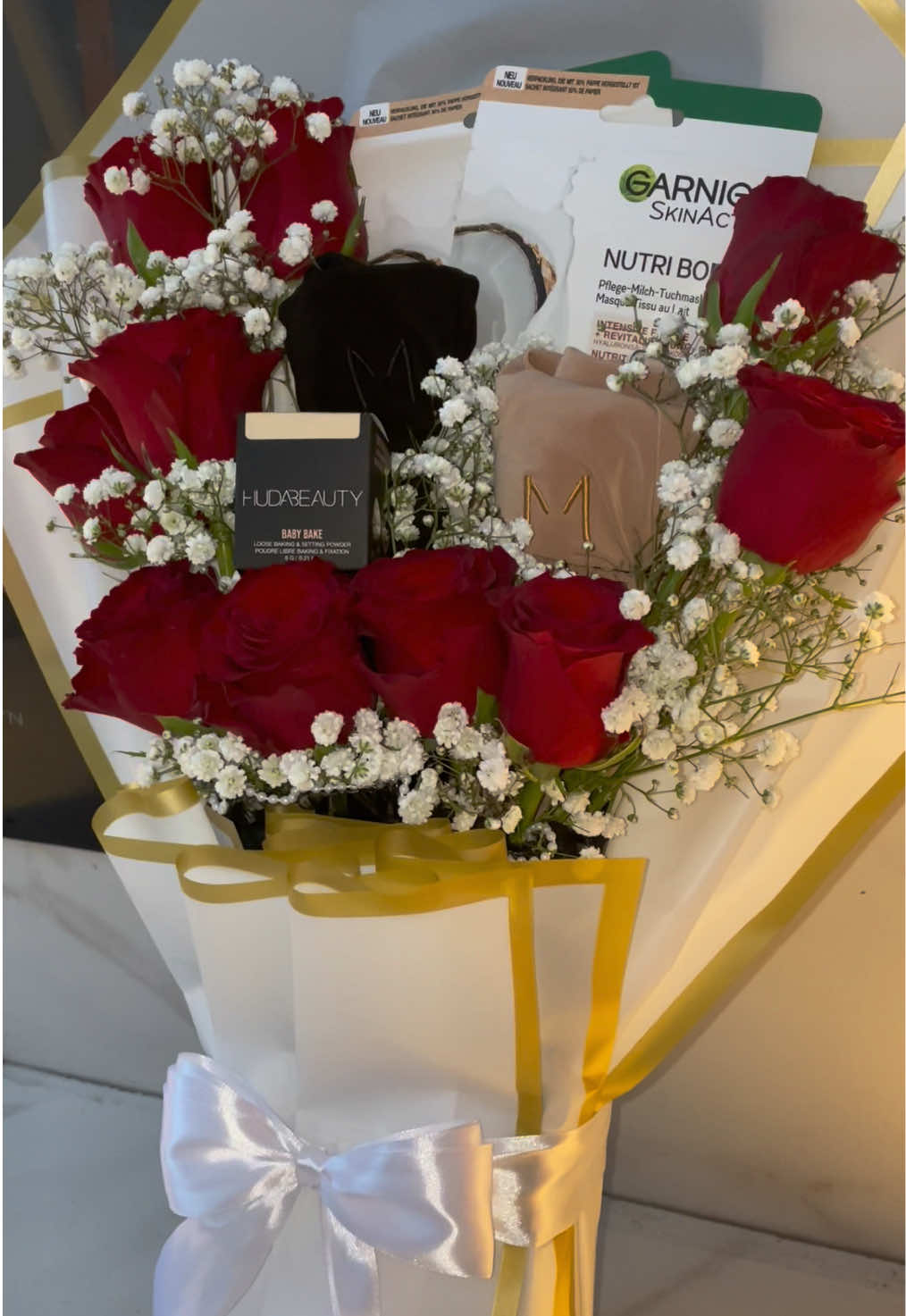 The cutest gift for her best friend🥺😍🌹🧕🏼 #fyp #bouquet #gift #giftideas #flowers #hijabi #thenetherlands #rotterdam #merrachi #hudabeauty #garniermaskmoment 