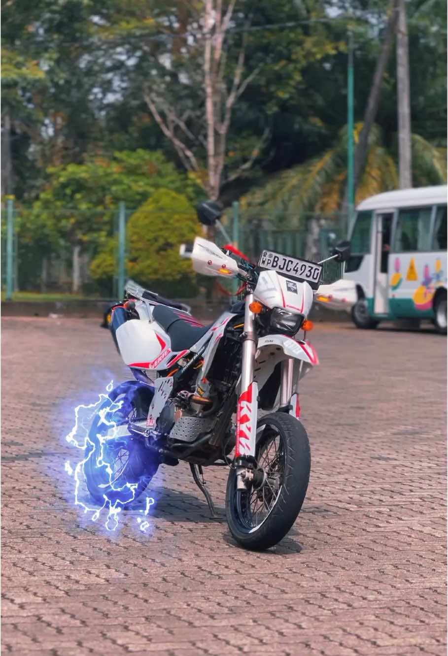 සුදු බබා 😚🤍 Kawasaki Dtracker Bae #bike  #white #tracker 