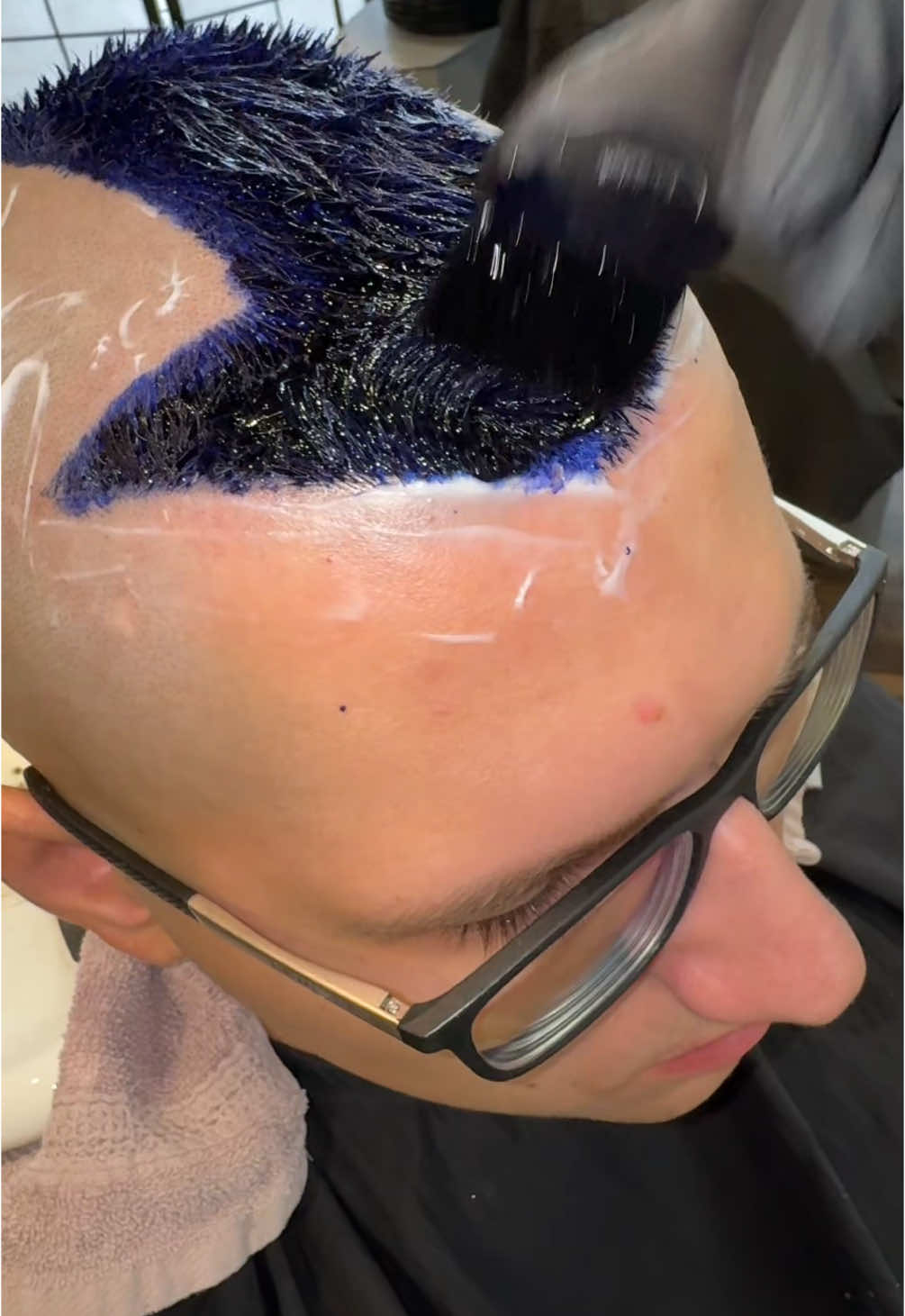 Er ist fr der echte Avatar 🔥🌬️🌊🍃 (Advent Deals jetzt im Online Shop) #barber #friseur #avatar #avatarthelastairbender #hairtransformation #shavedhead #buzzcut #lineup #hairline #unterhalteuns #GlowUp #makeover