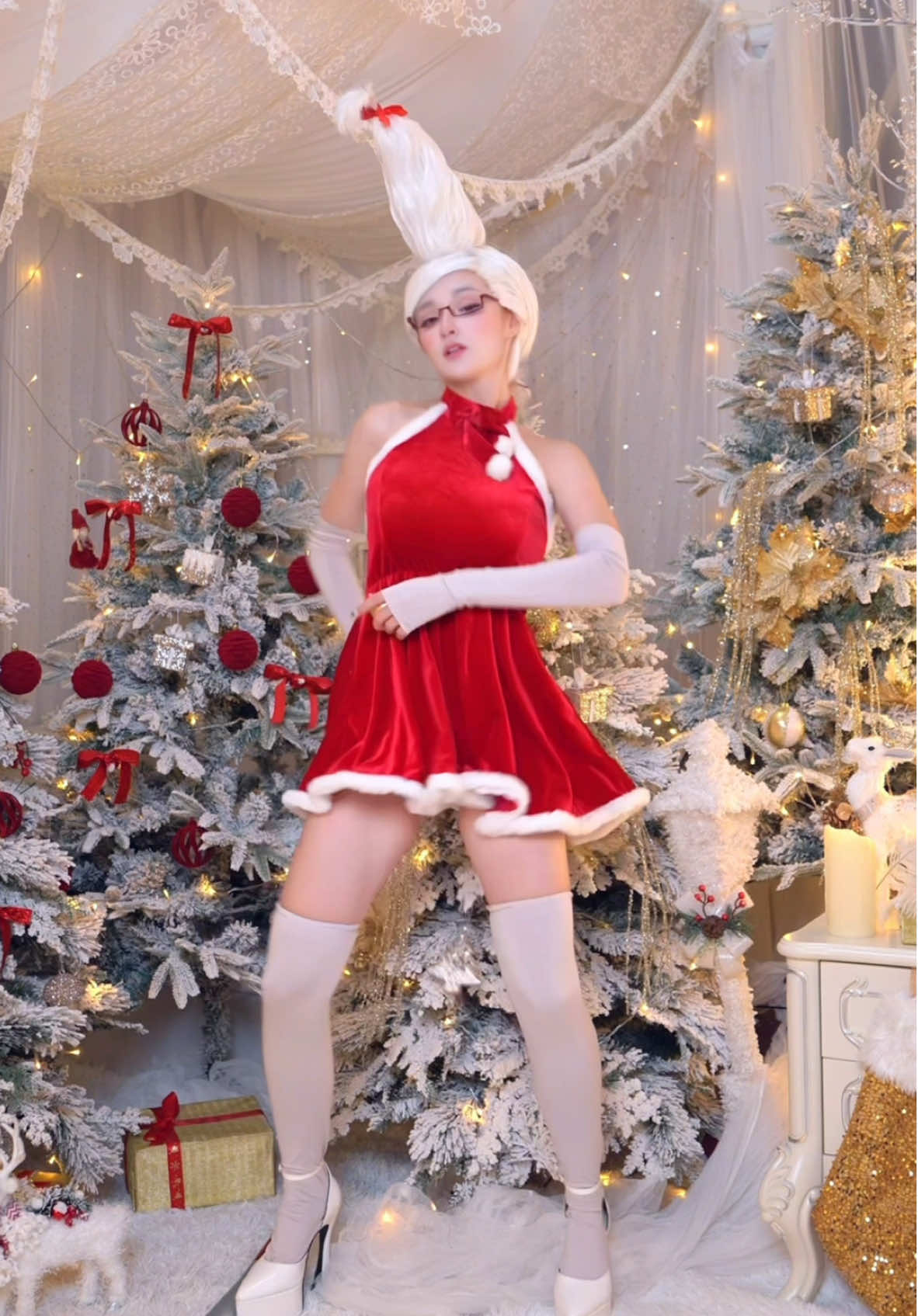 What color are my panties?😂💀lol, the dress is very short🙈 #dandadan #granny #seikoayase #anime #cosplay #fyp #christmas 