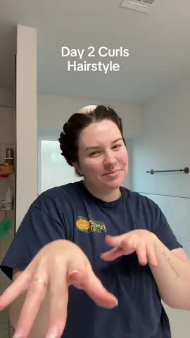 Day 2 Curls with Hairstyle #TikTok #fyp #contentcreator #MomsofTikTok #vibe #hair #curls #heatlesscurls #day2hair #goodmorning #hairstyle #bow 