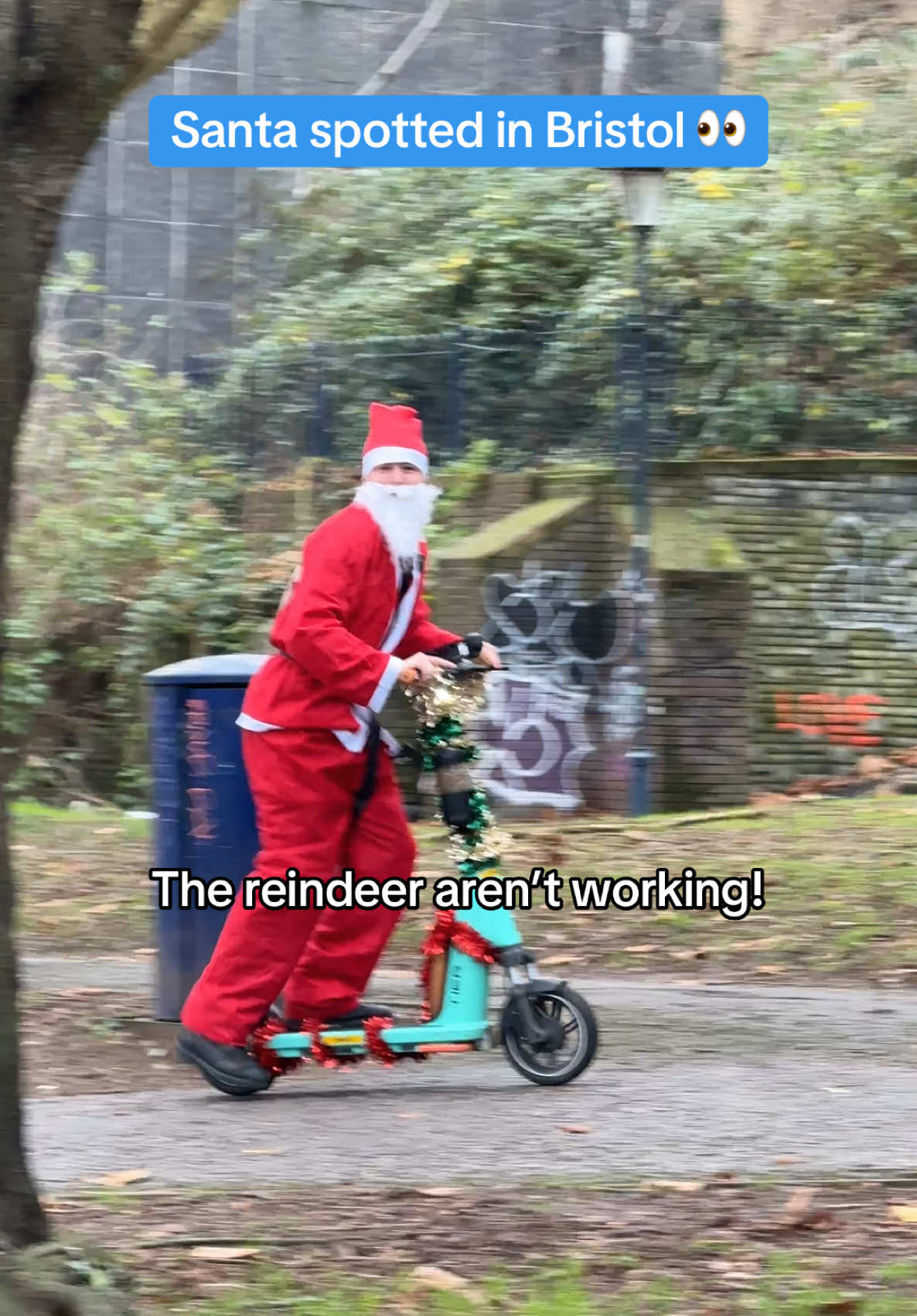 Looks like santa has broken down in Castle Park 👀 #bristol #bestofbristol #bristoluk #PlacesToVisit #bristoluni #thingstodobristol #uk #bristolian 