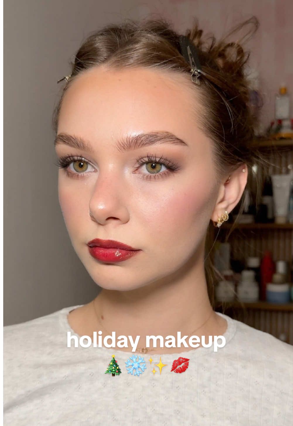 IN DEPTH holiday makeup tutorial🎄❄️✨💋     📹filming details📹 no blurring filter is being used. i filmed with my back camera on my iphone 16 pro in the canera app   🔗products linked in bio🔗 -ilia skin milk -caudalie vinoperfect serum -rhode moisturizer -tatcha liquid silk canvas -ilia skin tint -hourglass concealer -charlotte tilbury contour wand -rhode blush in piggy  -rare beauty eye brightener -huda beauty powder in sugar cookie -anastasia brow pencil -glossier concealer to carve out brows  -charlotte tilbury powder bronzer -dior blush in berry -makeup by mario neutrals palette  -dior healight as eye soarkles -lancome definicils mascara -velour self stick lashes -makeup forever artist pencil on waterline -24 hour benefit beow gel -makeup forever artist pencil in wherever walnut -glossier brown lipliner -makeup forever artist pencil in full red -elf lip oil -chanel powder  -dior backstage highlight palette  #glowymakeup #holidaymakeup #makeuptutorial #indepthmakeuptutorial #creatorsearchinsights 