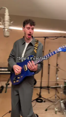 Fake solo #fypシ #guitar #guitarist #guitartok #rock 