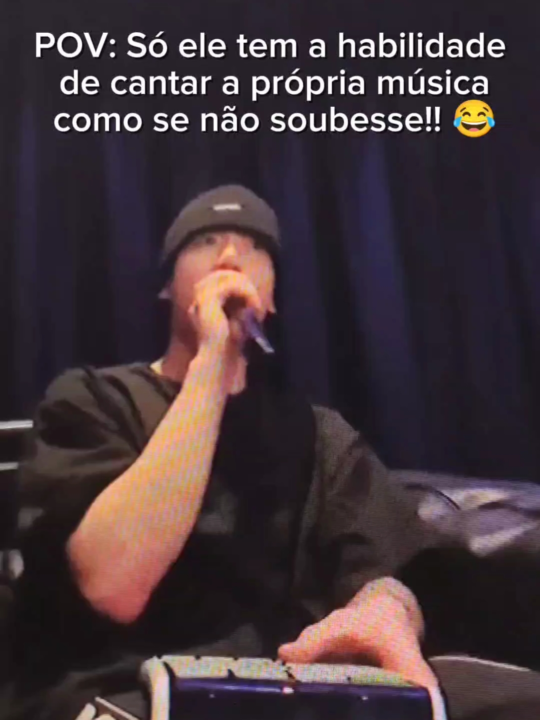 Habilidade pra pouco e só pros super talentosos 😂😂😂😂 #ungkook #JK #armybts #bts #karoke #Kpop #armylover #btsarmy  #bangtan #jungkookedit #kpopfyp 