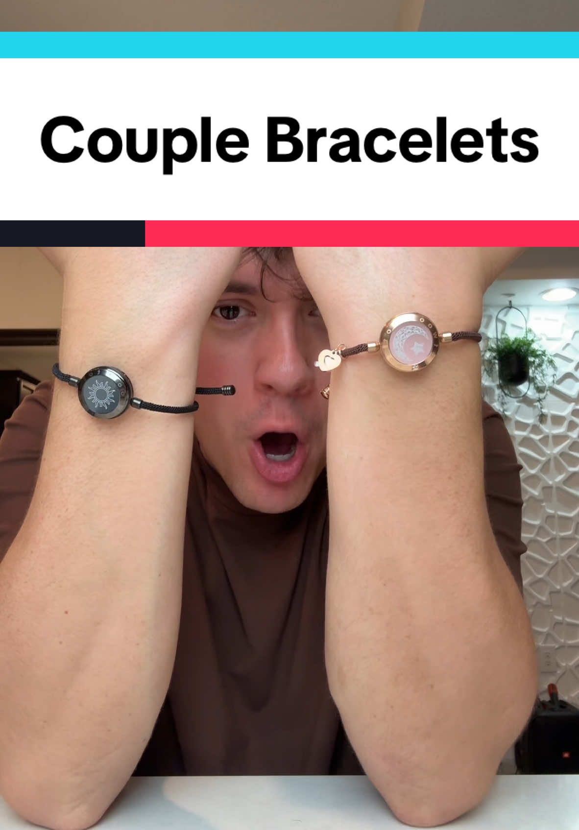 Imagine sending love reminders to your significant other throughout the day @totwoo Jewelry #totwoo #totwoolongdistancebracelets #totwooconncettolove #totwoolovestories #christmasgift