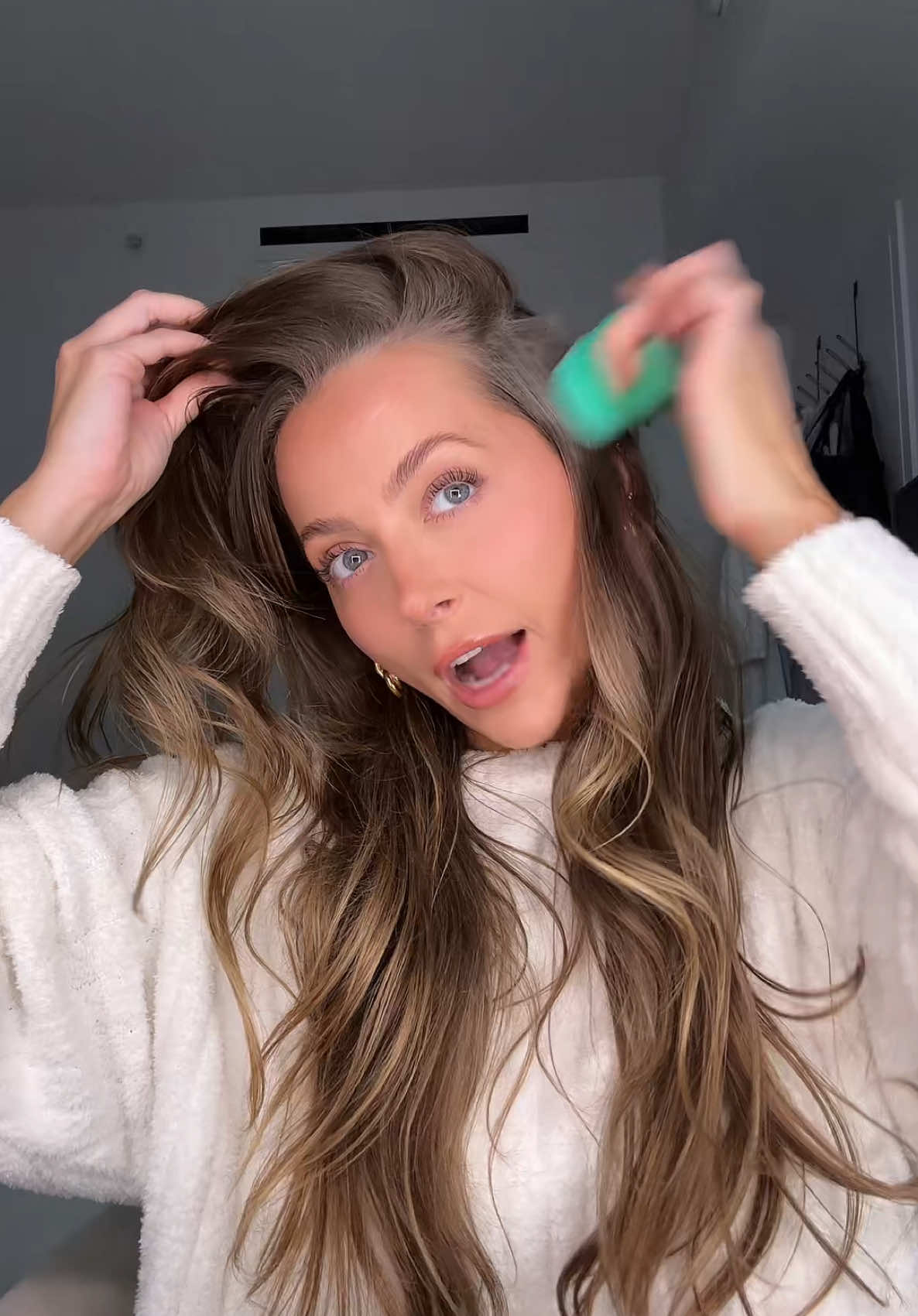 Is this not the most genius thing you’ve ever seen????? 6 free, zero talc, clean beauty, portable…shes perfect ✨ available at sephora and @Briogeo #briogeopartner #dryshampoo #hairhack #beautyhacks 