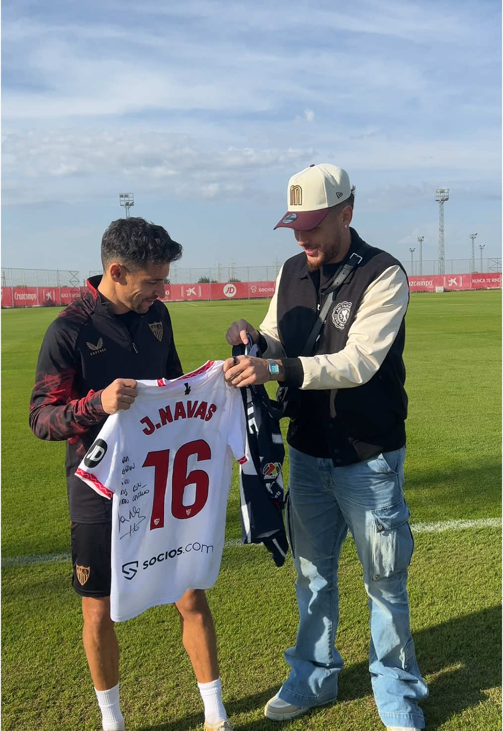 Se me metió algo en el ojo 🥹🥹 #sevillafc #deportesentiktok #tiktokfootballacademy 