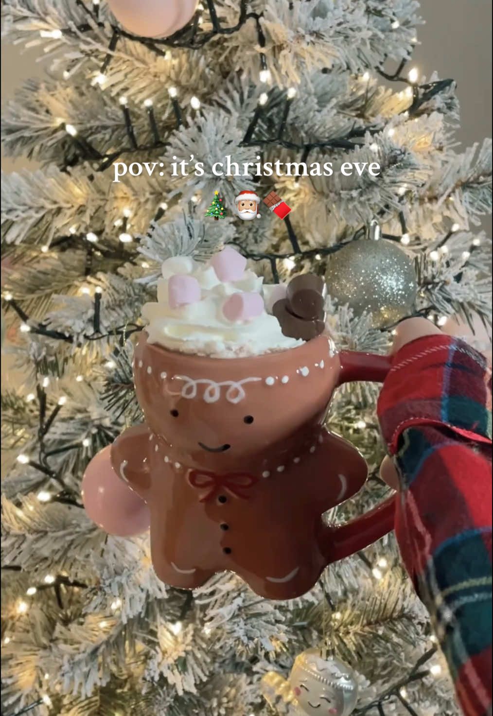 POV: it’s christmas eve night🎄🎅🏼 #christmas #christmaseve #christmasnight #winternight #hotchocolate #routine #nightroutine 