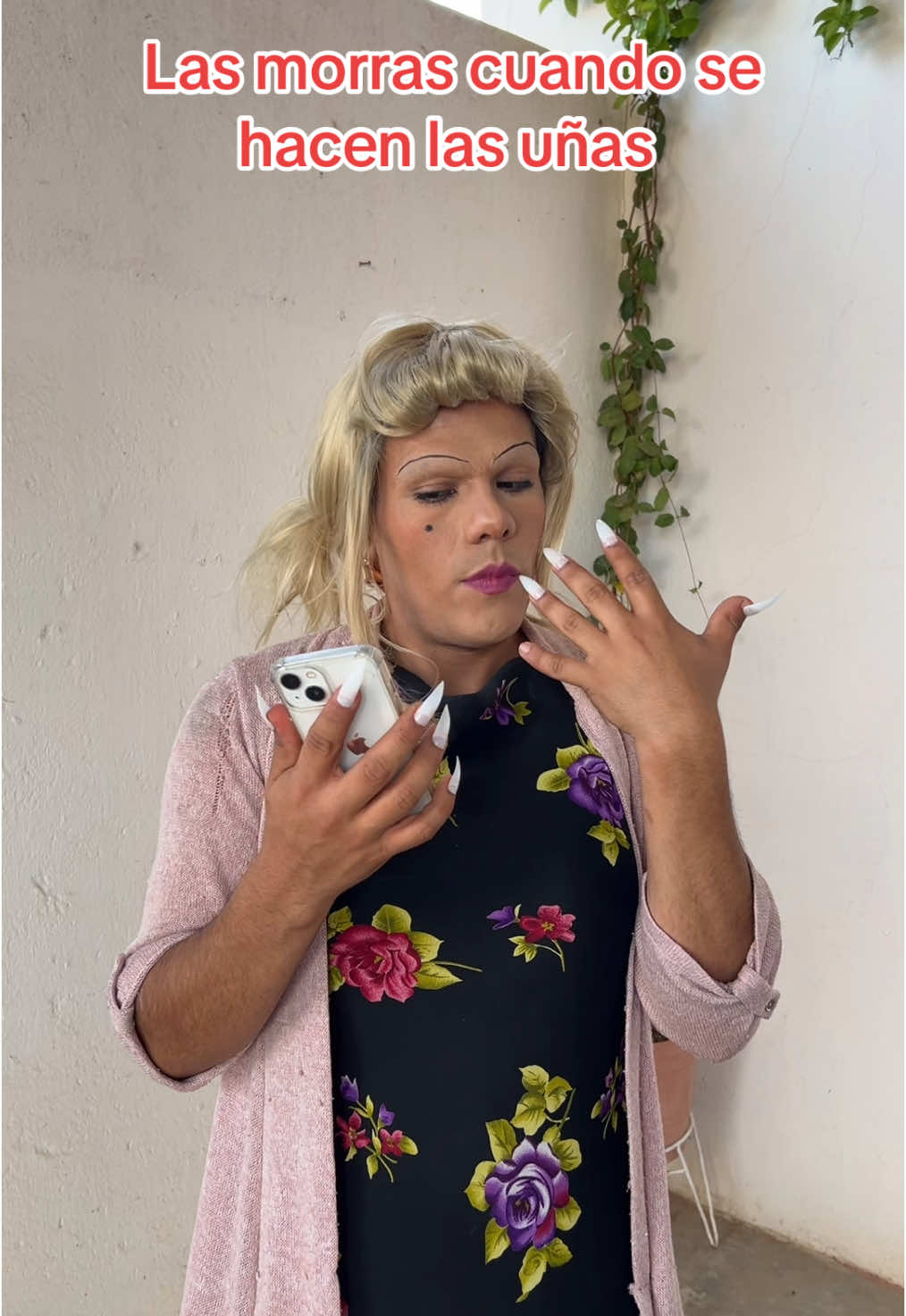 Devorando 💅 #magali #uñas #navidad #humor #parati 